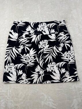 SC & CO Womens Black & White Floral Print Skort M Rayon Blend Stretch Lined
